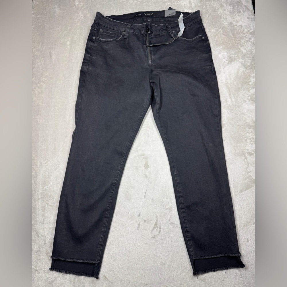 NWT STS Blue Emma Crop Black Distressed Step Hem
Zip Fly Skinny Jeans Size 34